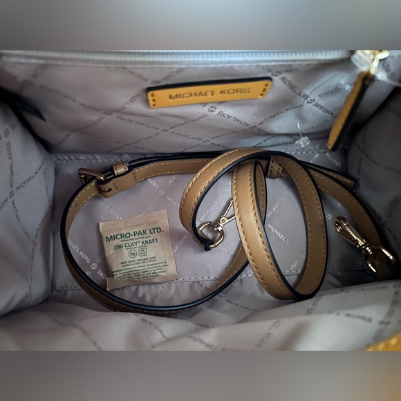 Michael Kors Whitney Flap Satchel Crossbody Bag New With Tags - Picture 8 of 9